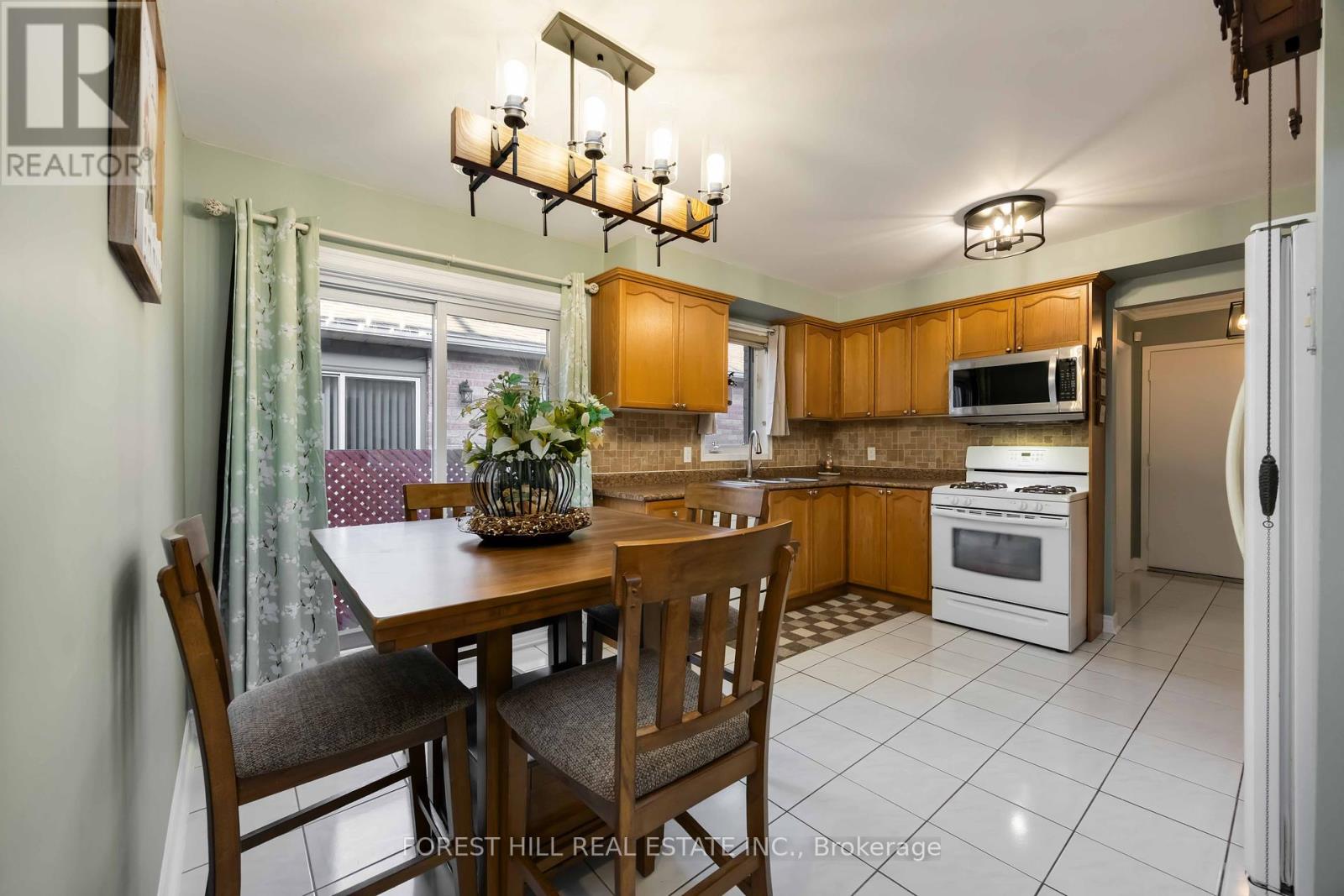 101 Gray Avenue, New Tecumseth, Ontario  L9R 1P6 - Photo 11 - N12423479