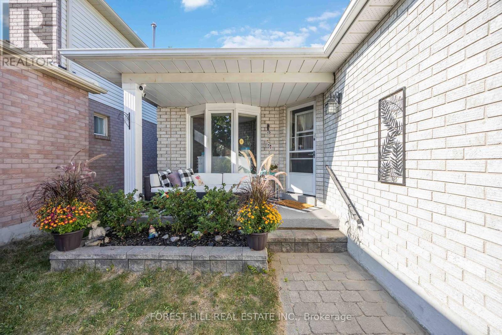101 Gray Avenue, New Tecumseth, Ontario  L9R 1P6 - Photo 2 - N12423479