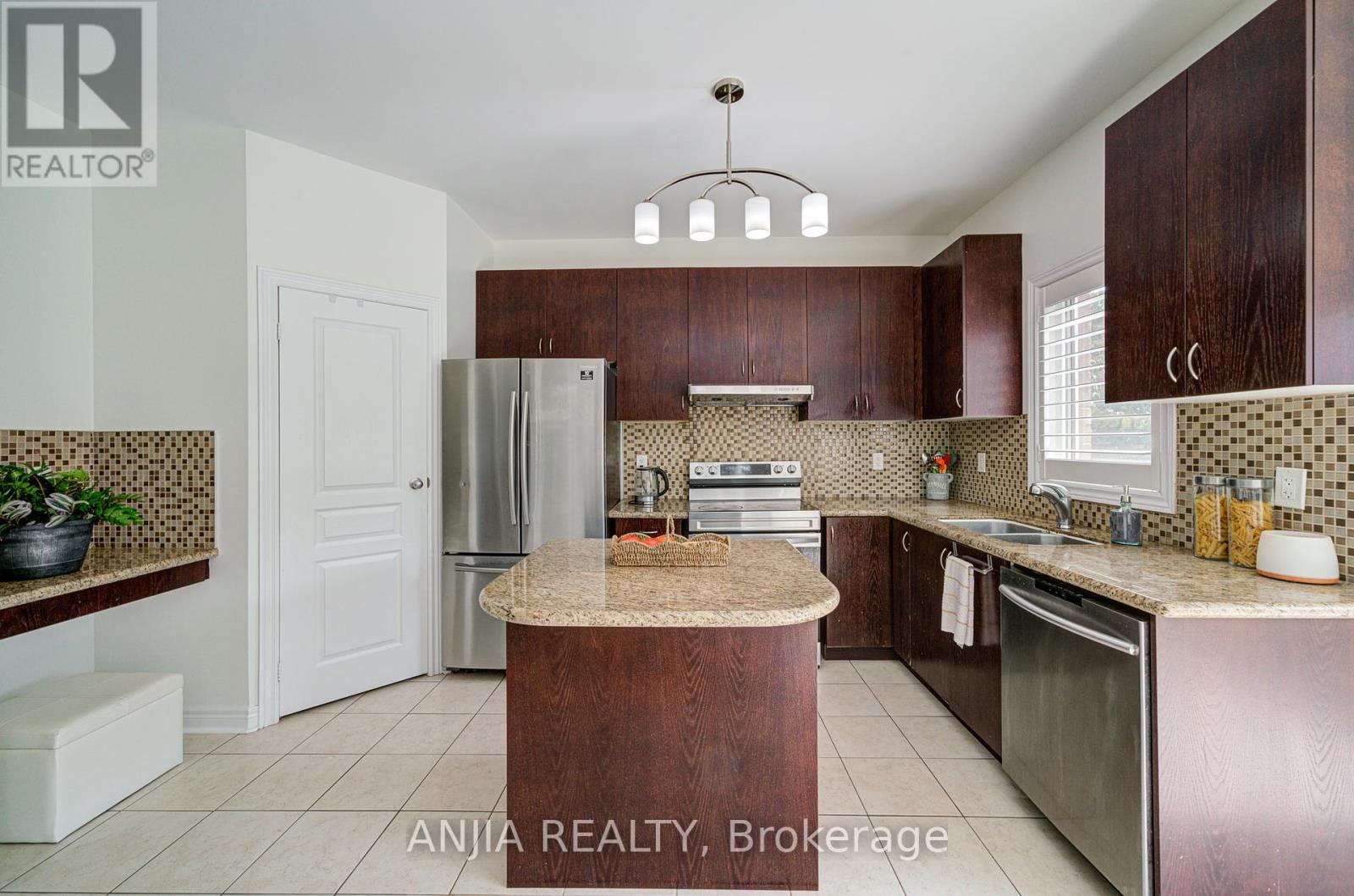 15 Sedore Street, Markham, Ontario  L6E 0K2 - Photo 19 - N12423575