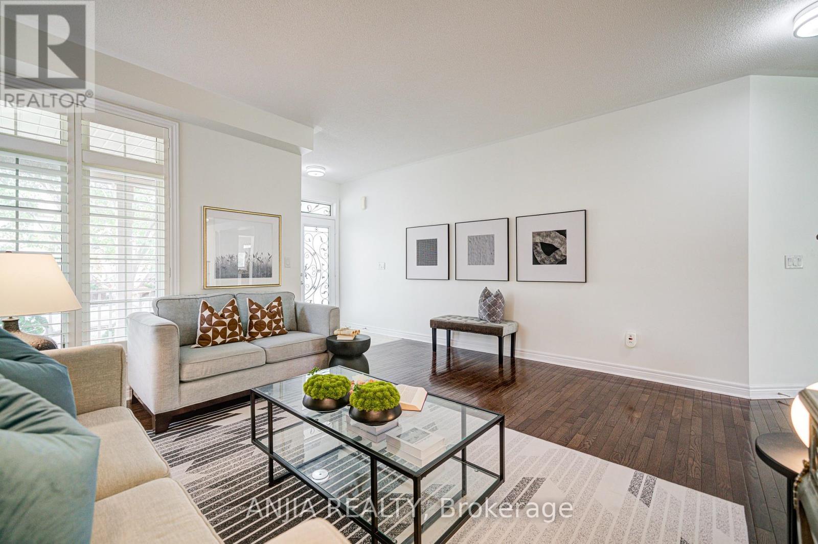 15 Sedore Street, Markham, Ontario  L6E 0K2 - Photo 9 - N12423575