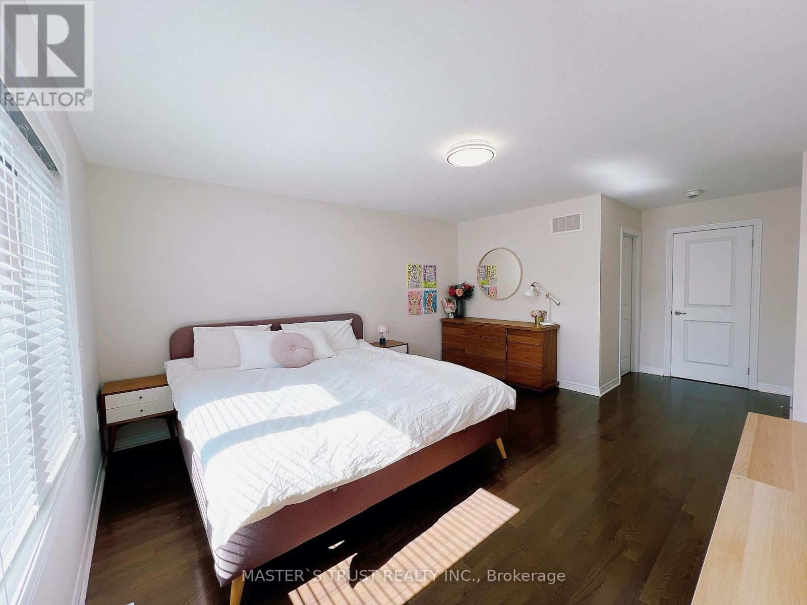 116 Orchardcroft Road, Oakville, Ontario  L6H 0M4 - Photo 13 - W12423436