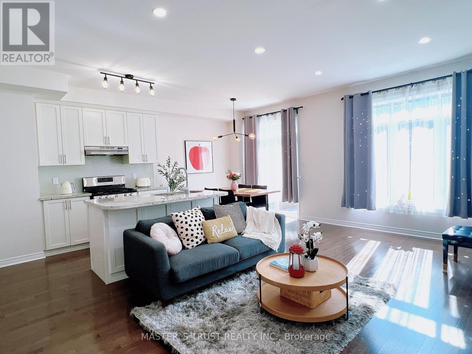 116 Orchardcroft Road, Oakville, Ontario  L6H 0M4 - Photo 4 - W12423436