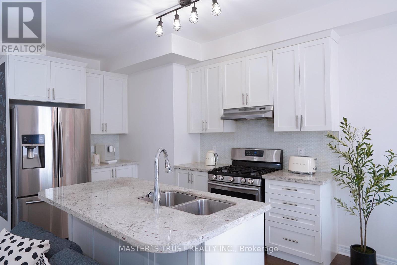 116 Orchardcroft Road, Oakville, Ontario  L6H 0M4 - Photo 5 - W12423436