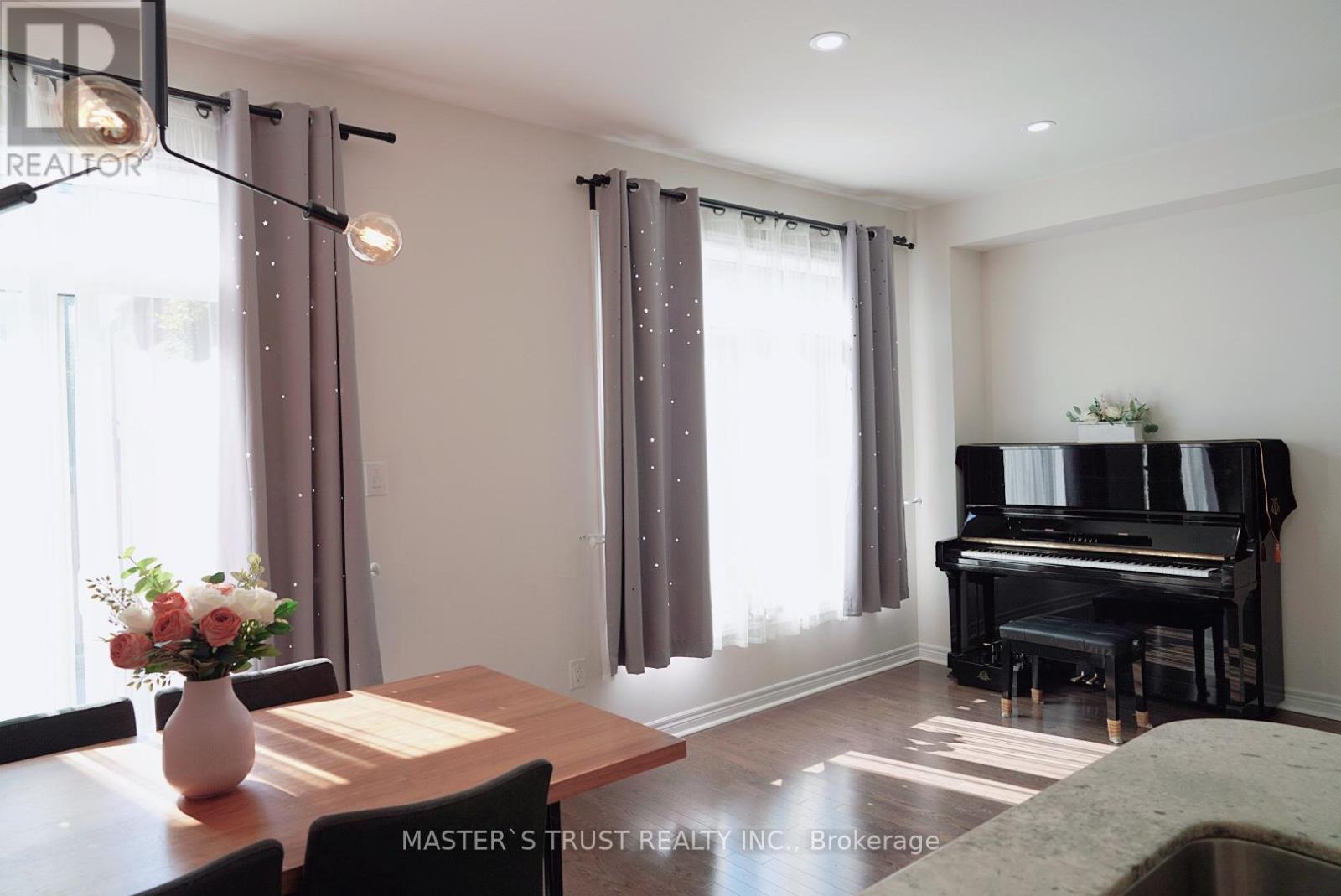 116 Orchardcroft Road, Oakville, Ontario  L6H 0M4 - Photo 9 - W12423436