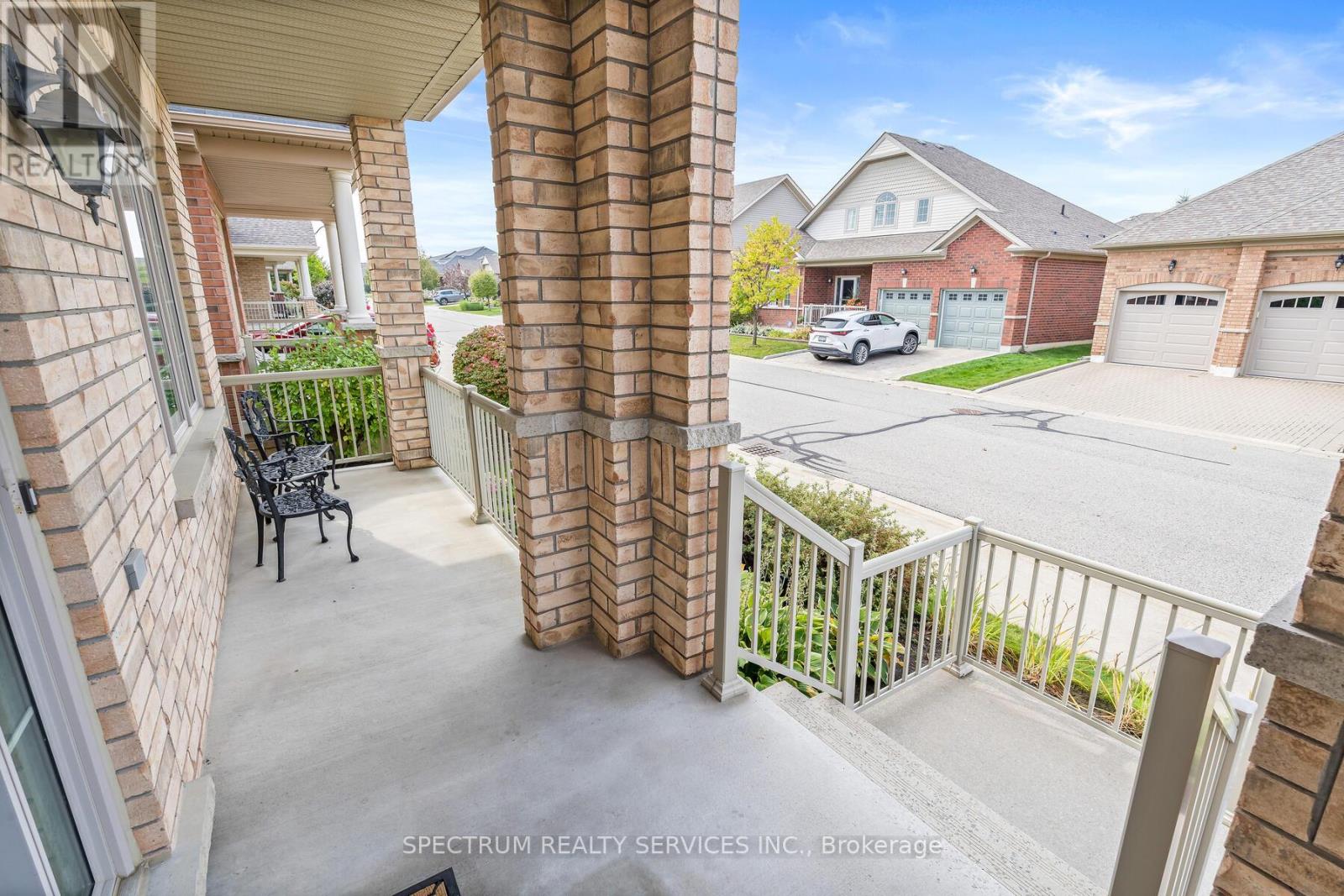 74 Locust Drive, Brampton, Ontario  L6R 0Y8 - Photo 5 - W12423437