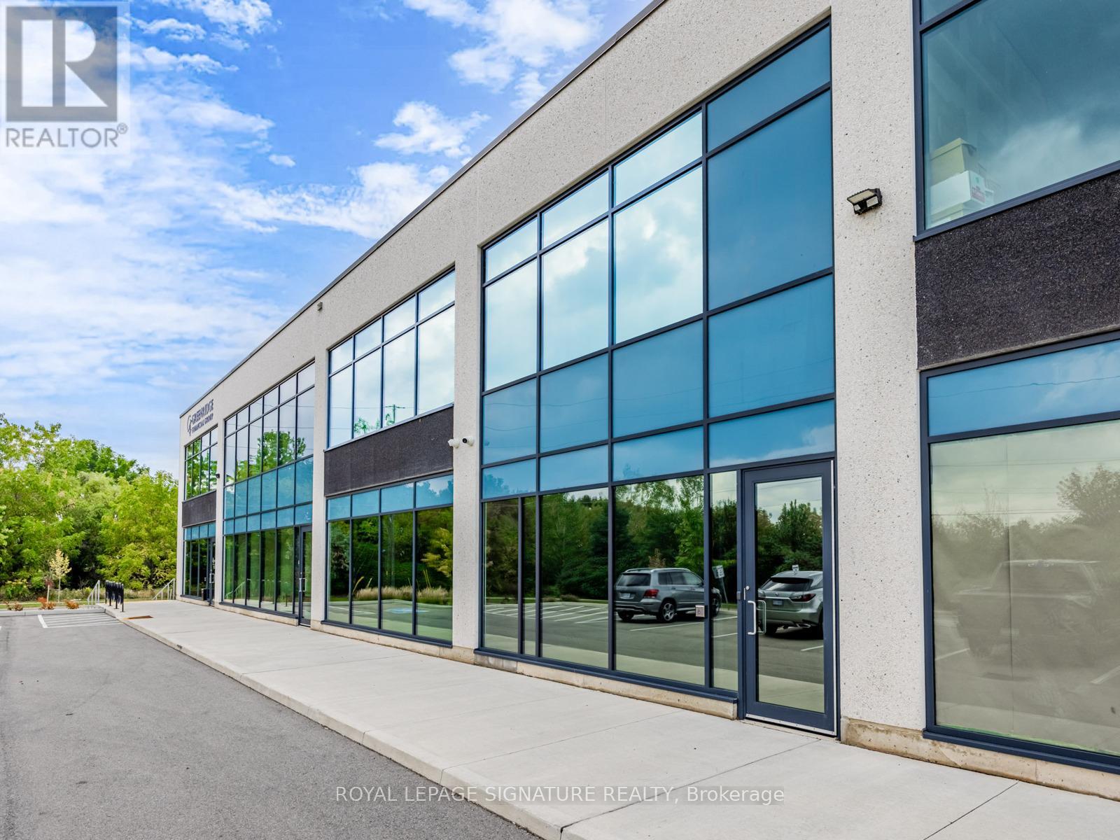 760 Laurentian Drive, Burlington, Ontario  L7N 3V6 - Photo 3 - W12423466