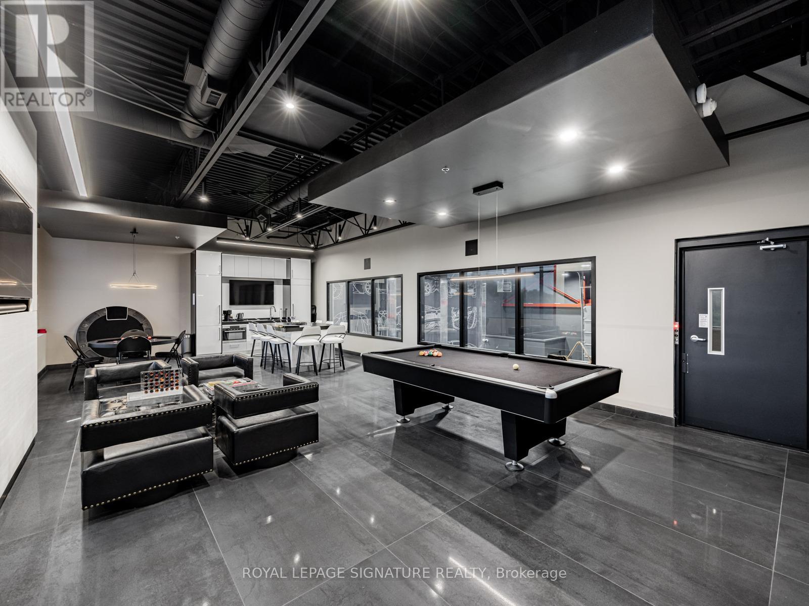 760 Laurentian Drive, Burlington, Ontario  L7N 3V6 - Photo 4 - W12423466