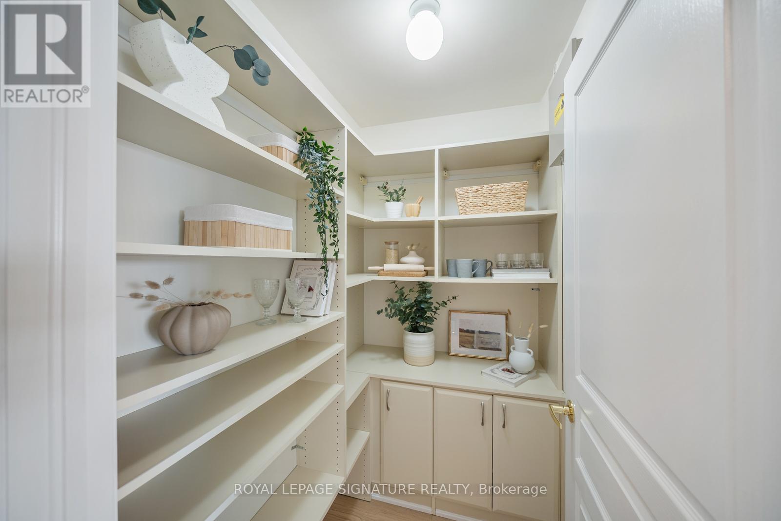 407 - 80 Port Street, Mississauga (Port Credit), Ontario  L5G 4V6 - Photo 11 - W12423477