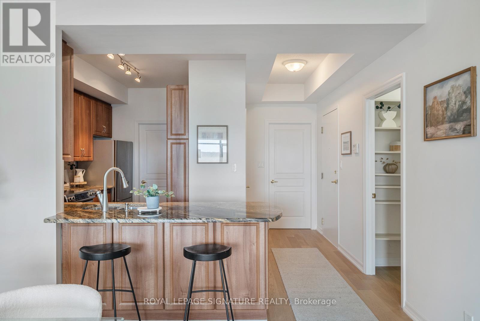 407 - 80 Port Street, Mississauga (Port Credit), Ontario  L5G 4V6 - Photo 5 - W12423477