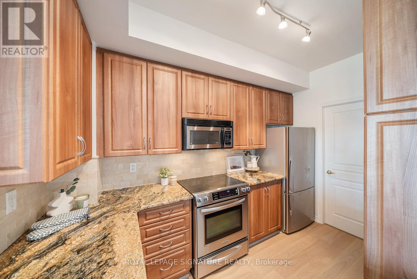 407 - 80 Port Street, Mississauga (Port Credit), Ontario  L5G 4V6 - Photo 8 - W12423477