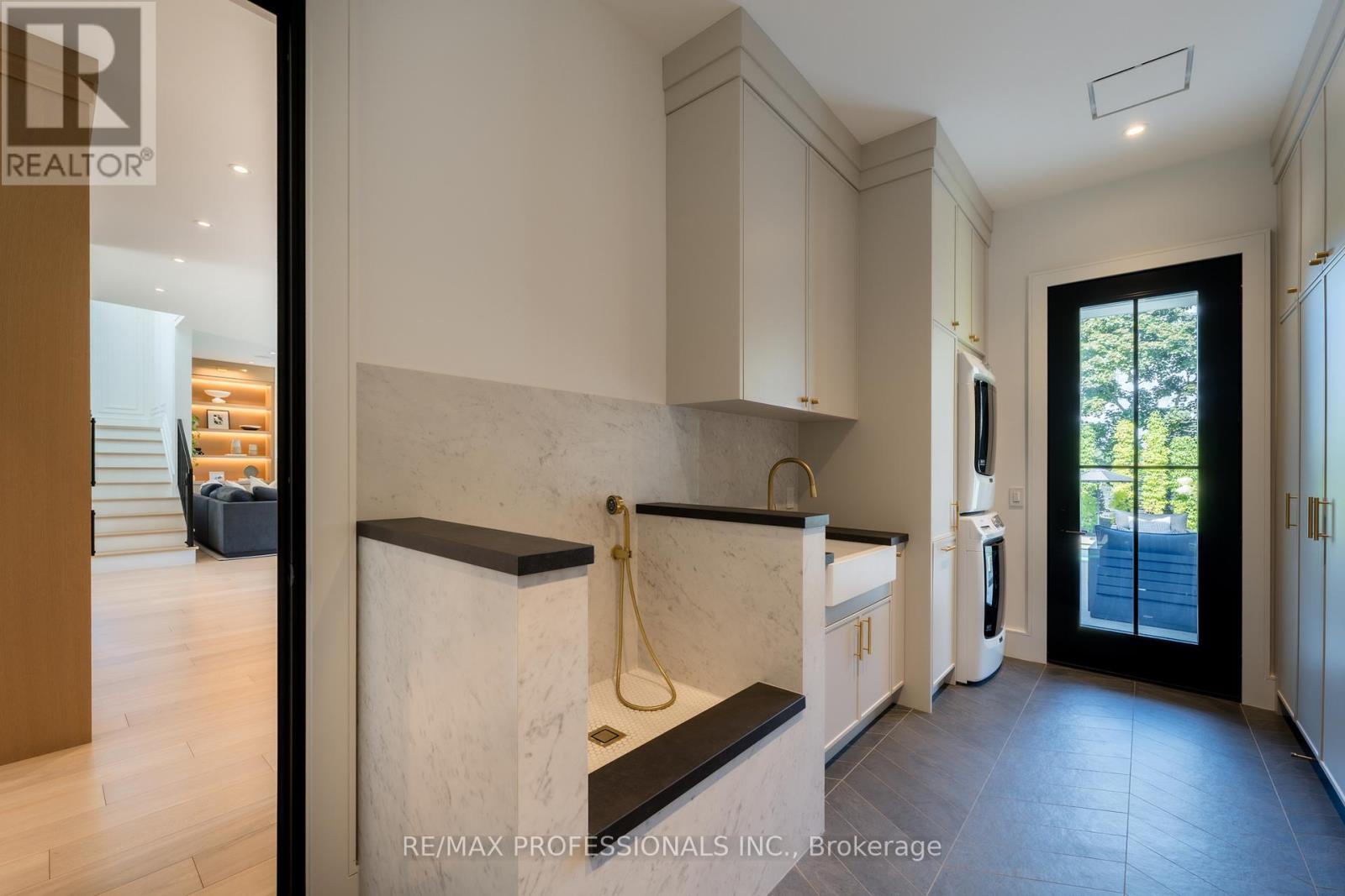 229 Tweedsdale Crescent, Oakville (Sw Southwest), Ontario  L6L 4P8 - Photo 15 - W12423496