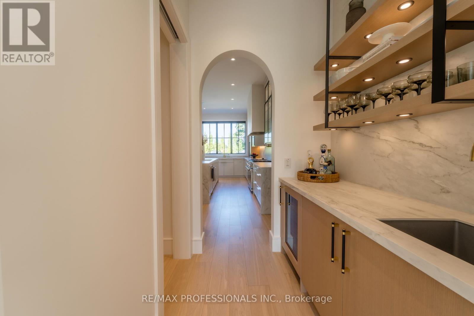 229 Tweedsdale Crescent, Oakville (Sw Southwest), Ontario  L6L 4P8 - Photo 16 - W12423496