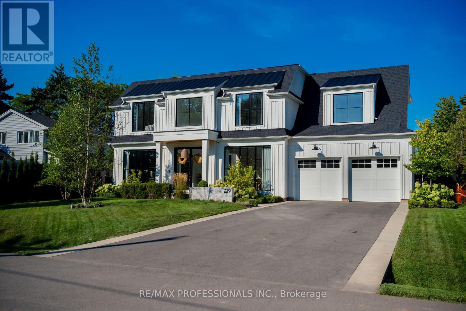 229 Tweedsdale Crescent, Oakville (Sw Southwest), Ontario  L6L 4P8 - Photo 2 - W12423496