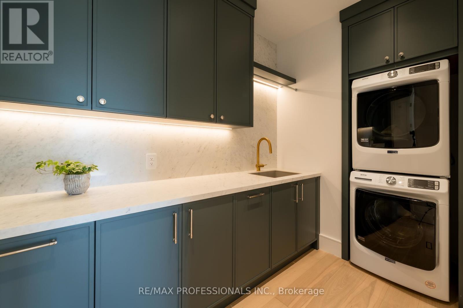 229 Tweedsdale Crescent, Oakville (Sw Southwest), Ontario  L6L 4P8 - Photo 28 - W12423496