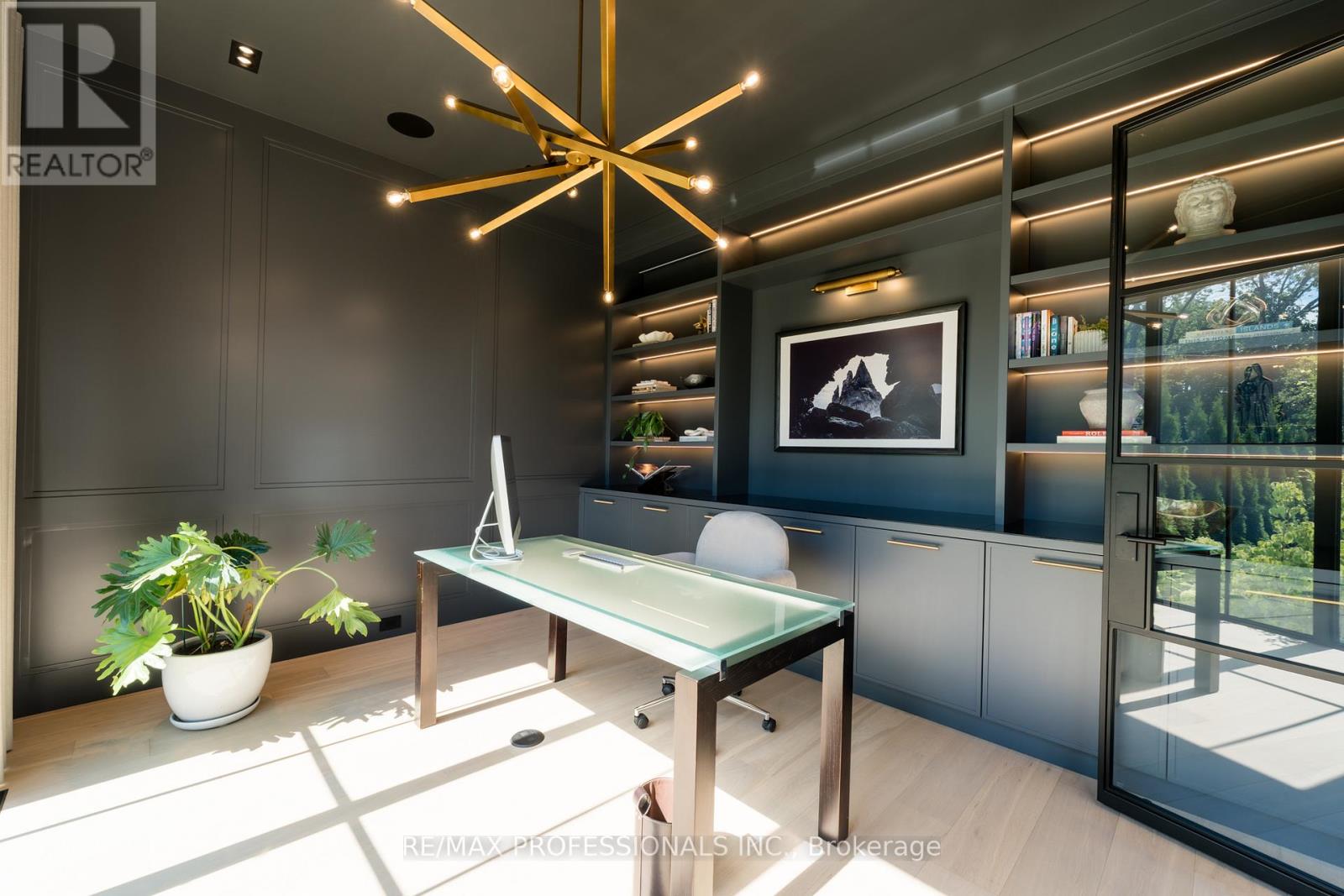 229 Tweedsdale Crescent, Oakville (Sw Southwest), Ontario  L6L 4P8 - Photo 4 - W12423496