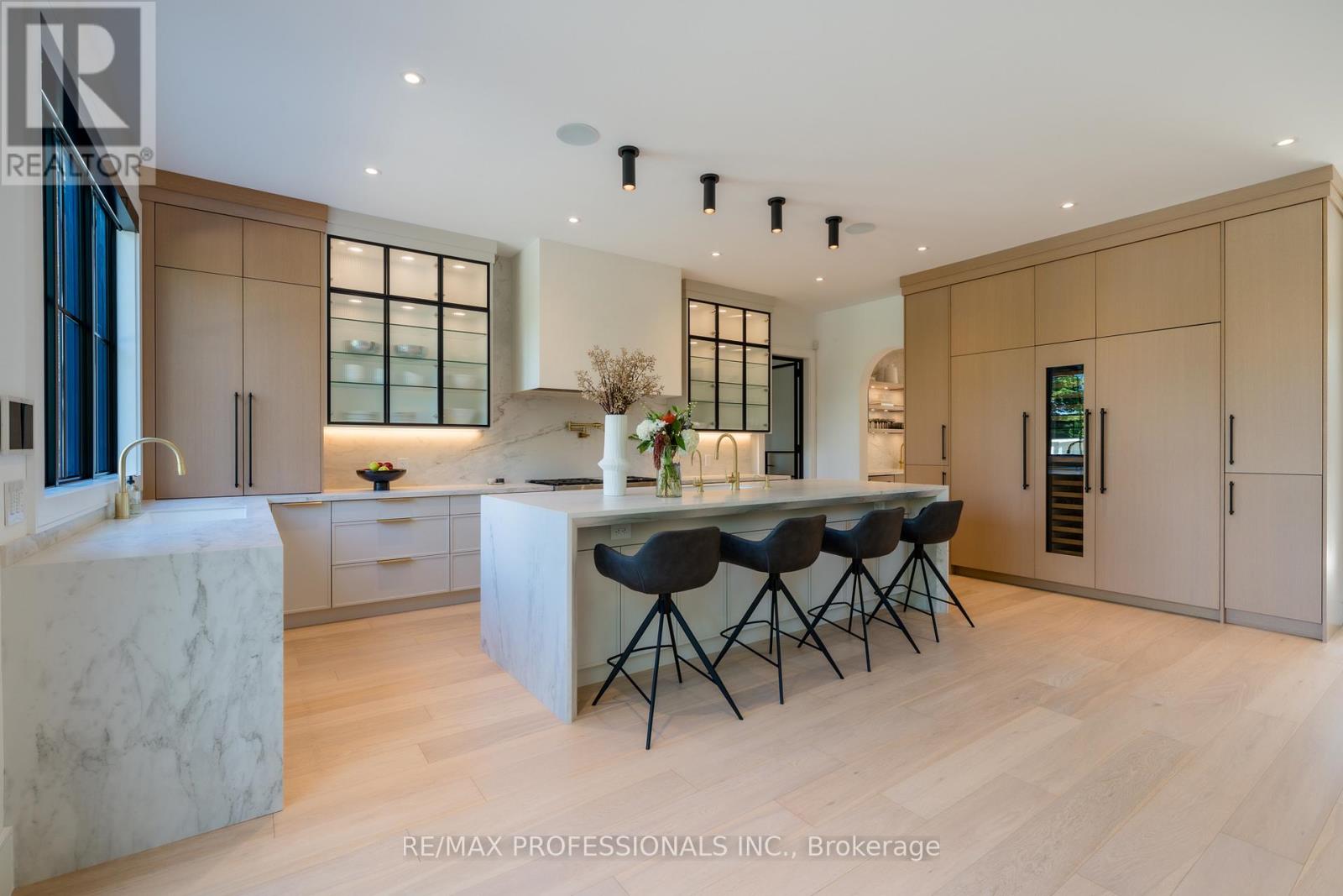 229 Tweedsdale Crescent, Oakville (Sw Southwest), Ontario  L6L 4P8 - Photo 9 - W12423496
