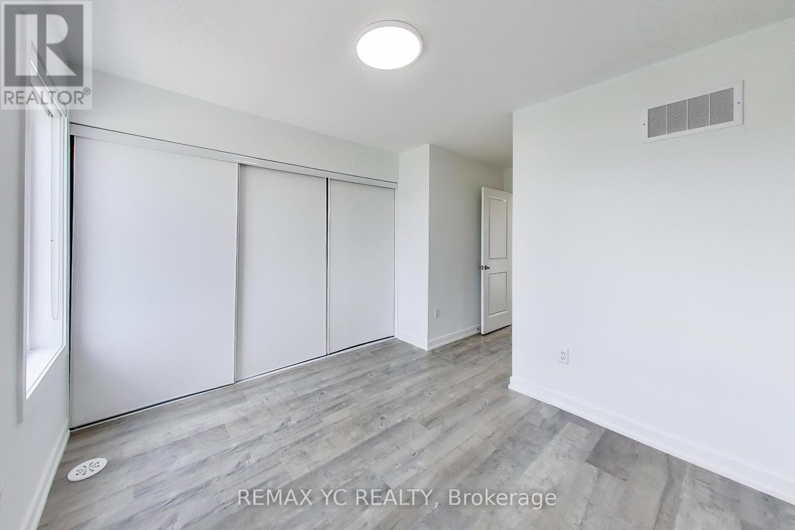 175 Downsview Park Boulevard, Toronto, Ontario  M3K 0C8 - Photo 22 - W12423544