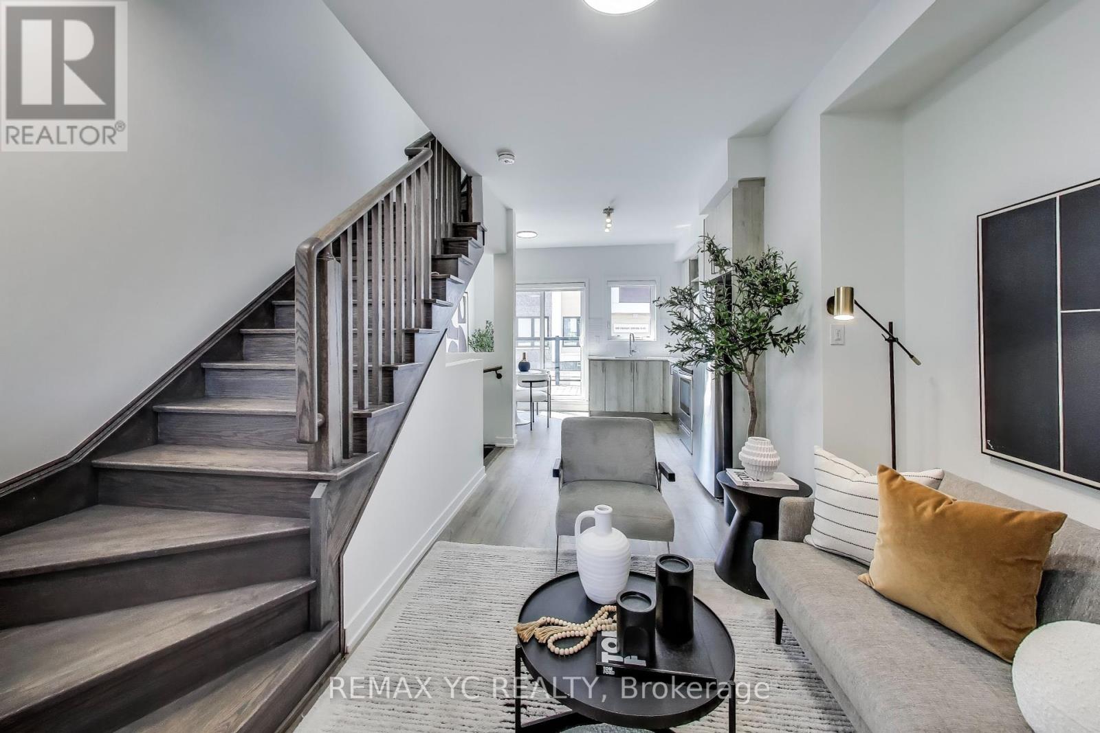 175 Downsview Park Boulevard, Toronto, Ontario  M3K 0C8 - Photo 3 - W12423544