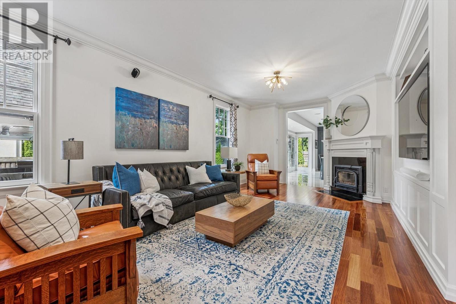 335 Lakeshore Road W, Oakville, Ontario  L6K 1G3 - Photo 14 - W12423548