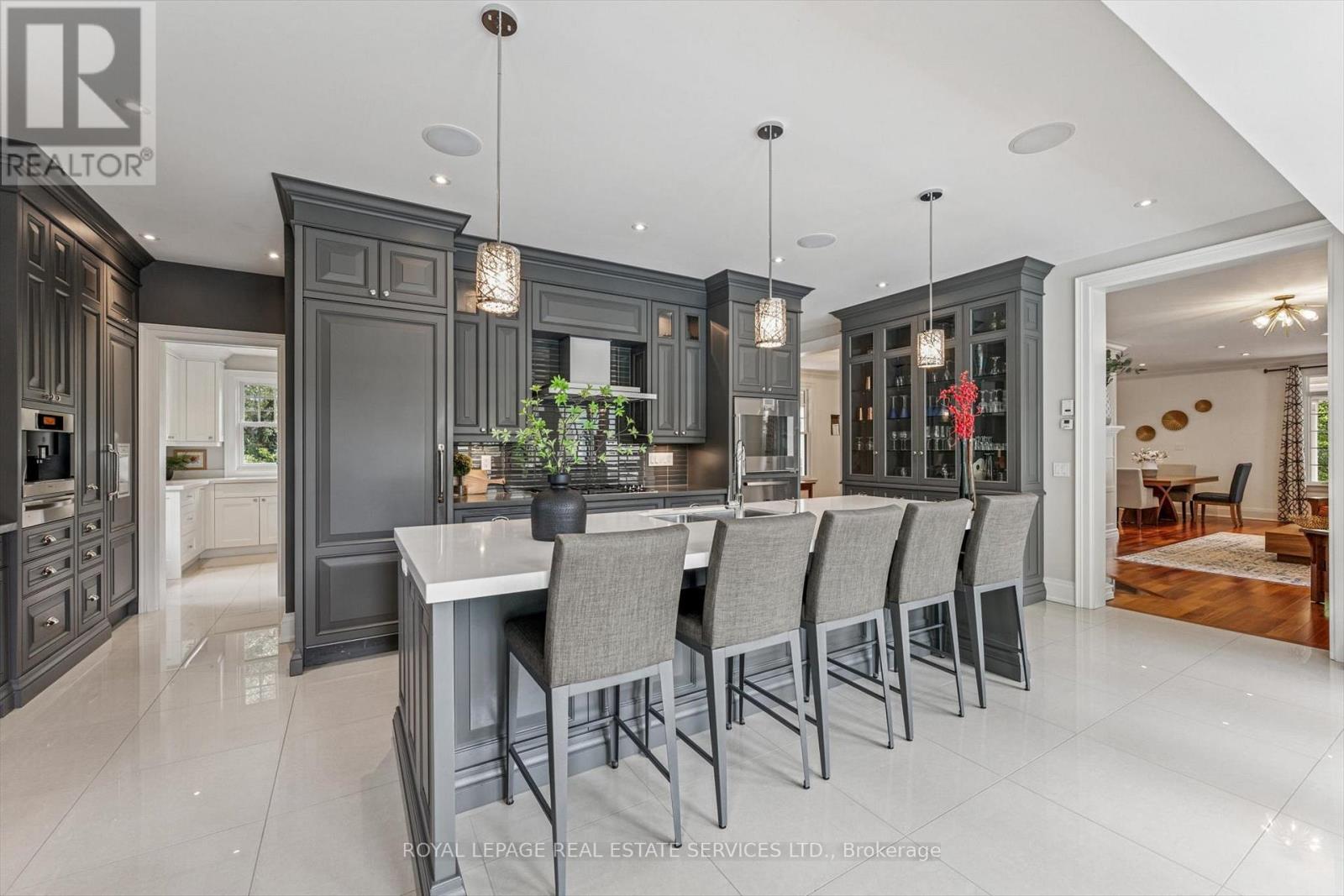 335 Lakeshore Road W, Oakville, Ontario  L6K 1G3 - Photo 19 - W12423548
