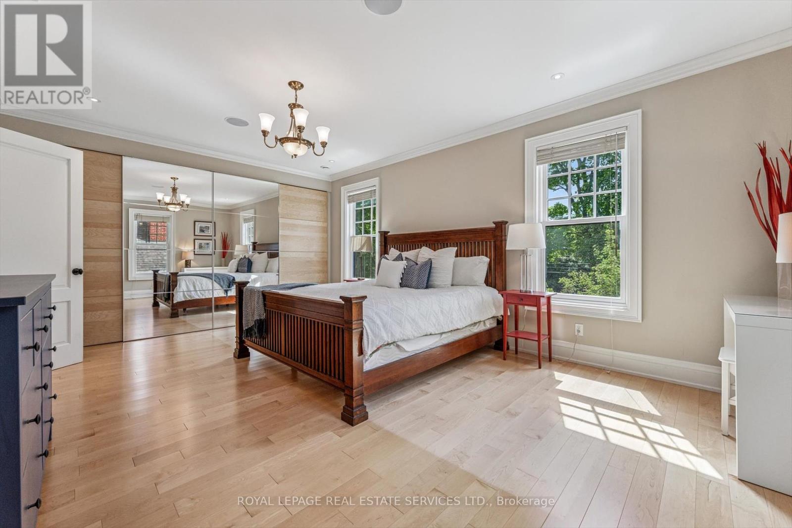 335 Lakeshore Road W, Oakville, Ontario  L6K 1G3 - Photo 25 - W12423548