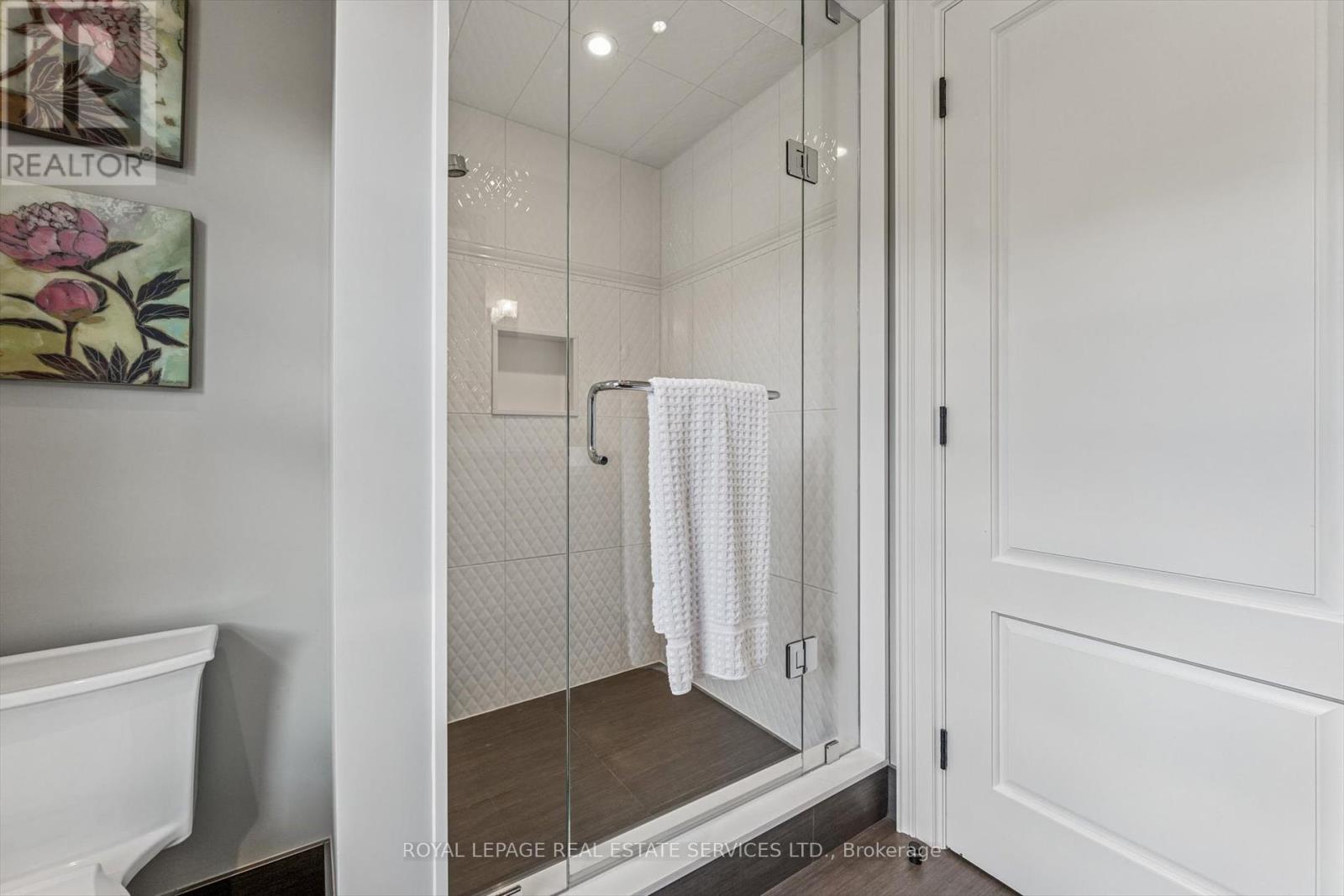 335 Lakeshore Road W, Oakville, Ontario  L6K 1G3 - Photo 32 - W12423548