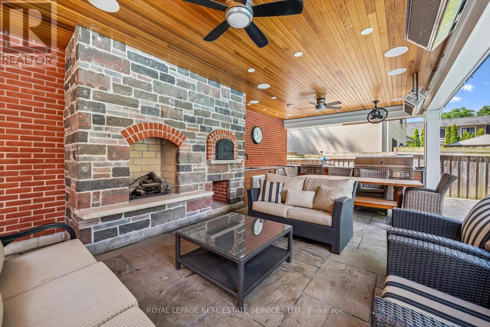 335 Lakeshore Road W, Oakville, Ontario  L6K 1G3 - Photo 46 - W12423548