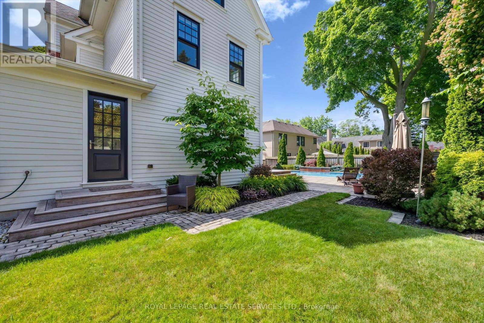335 Lakeshore Road W, Oakville, Ontario  L6K 1G3 - Photo 48 - W12423548