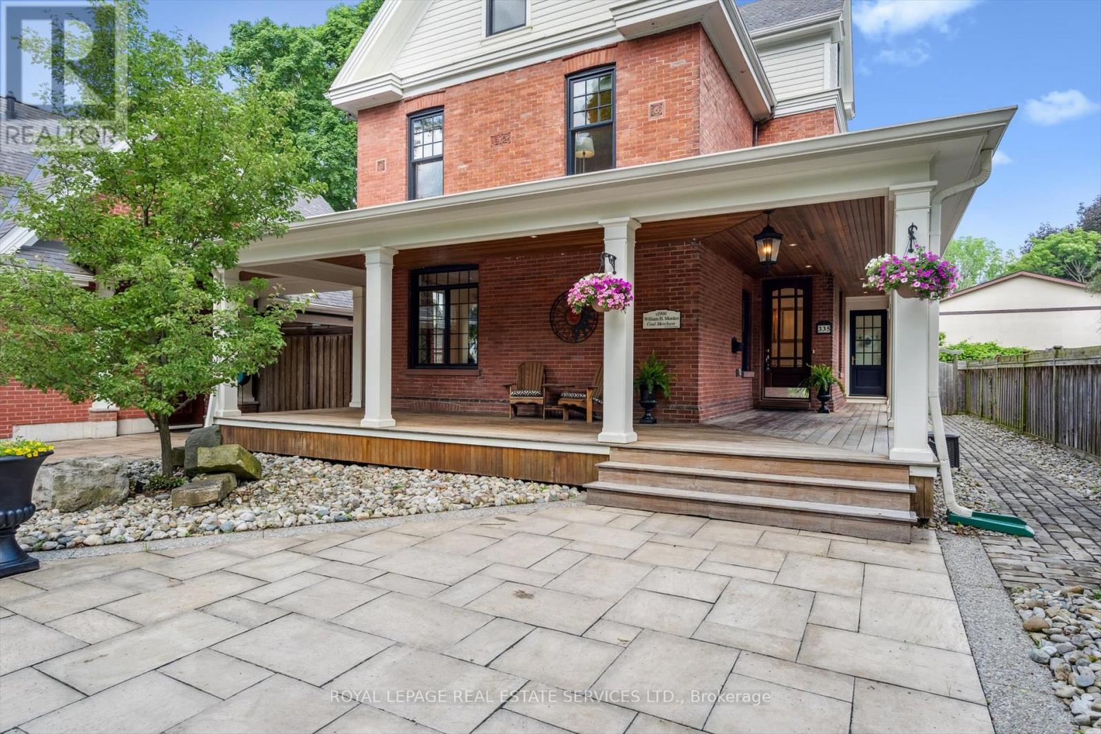 335 Lakeshore Road W, Oakville, Ontario  L6K 1G3 - Photo 5 - W12423548