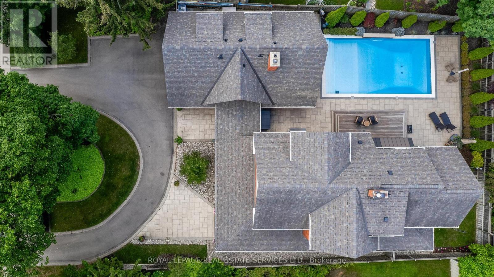 335 Lakeshore Road W, Oakville, Ontario  L6K 1G3 - Photo 6 - W12423548