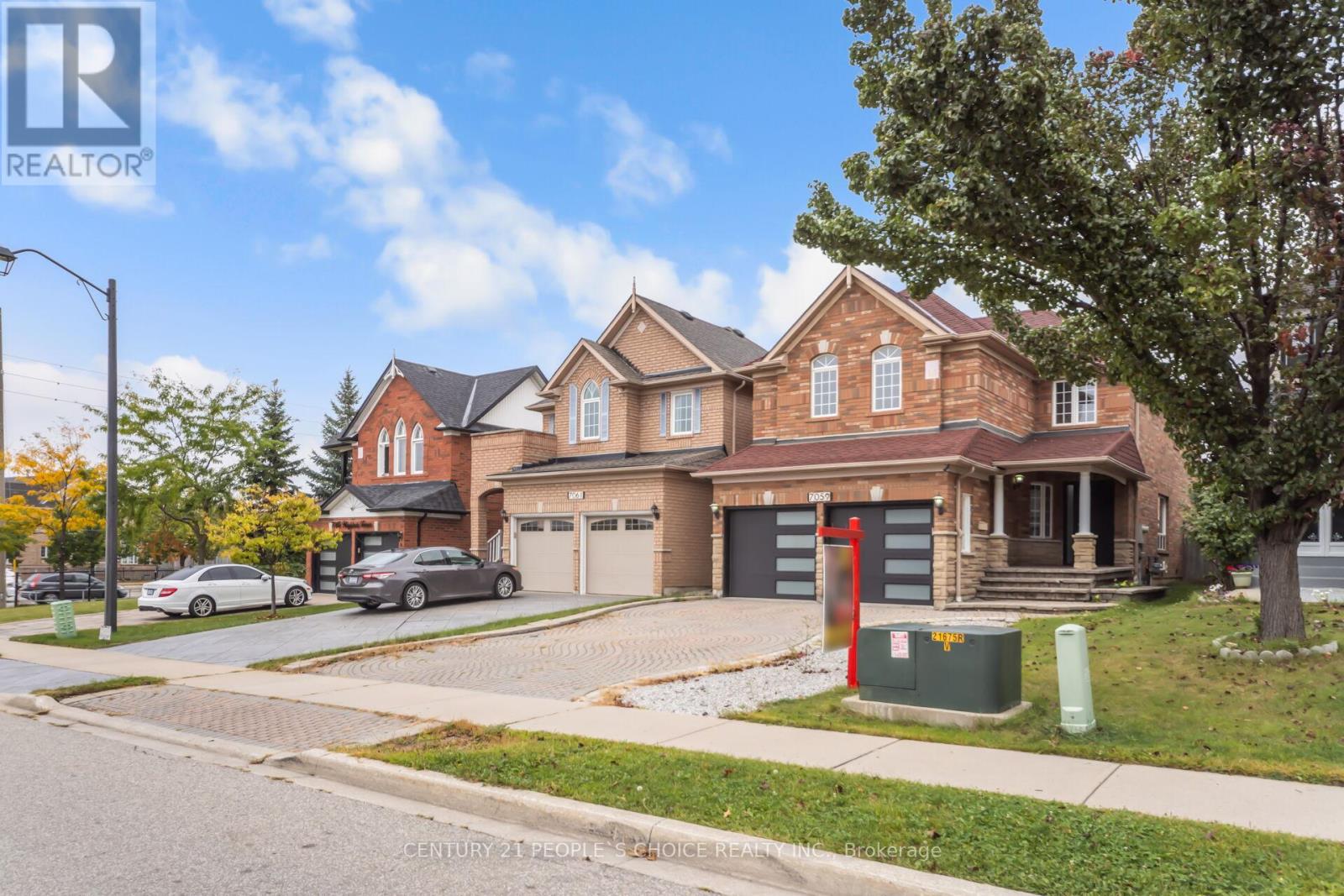 7059 Magistrate Terrace, Mississauga, Ontario  L5W 1E5 - Photo 2 - W12423591