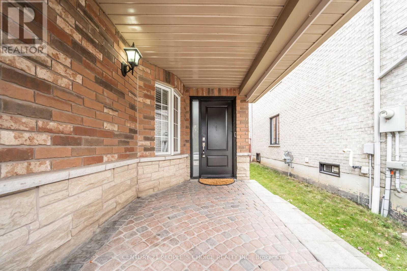 7059 Magistrate Terrace, Mississauga, Ontario  L5W 1E5 - Photo 4 - W12423591