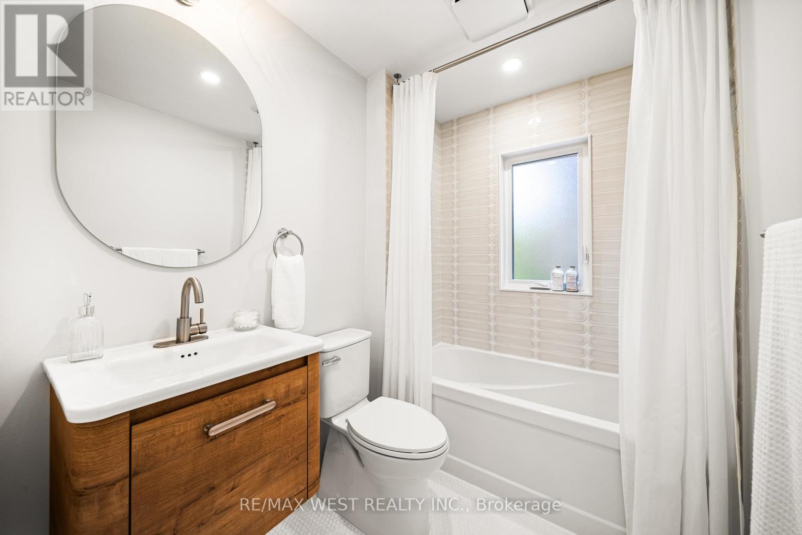 125 Brookside Avenue, Toronto, Ontario  M6S 4G8 - Photo 17 - W12423595