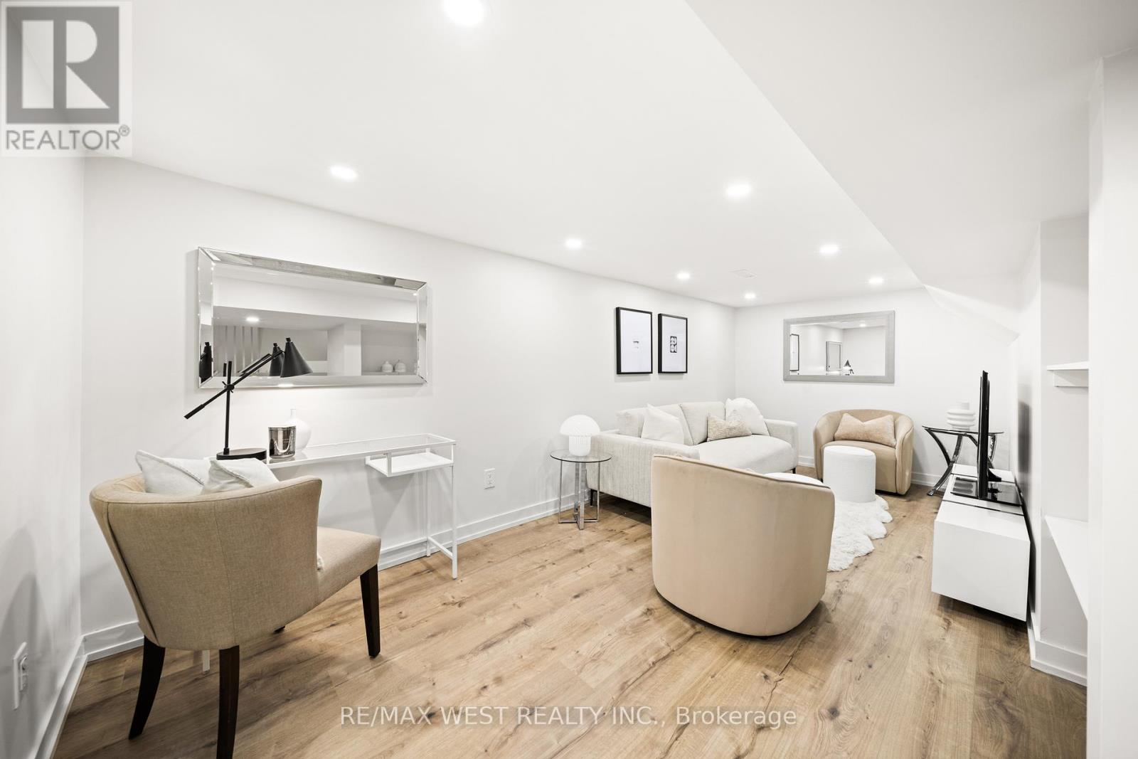 125 Brookside Avenue, Toronto, Ontario  M6S 4G8 - Photo 18 - W12423595