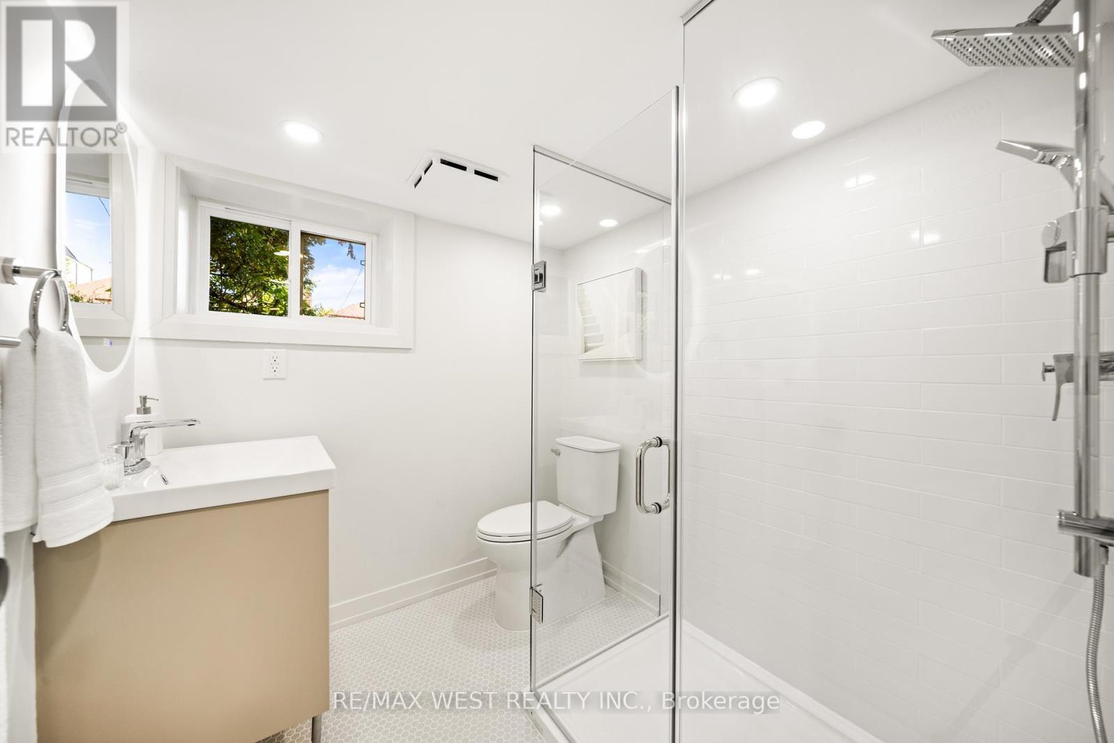 125 Brookside Avenue, Toronto, Ontario  M6S 4G8 - Photo 19 - W12423595