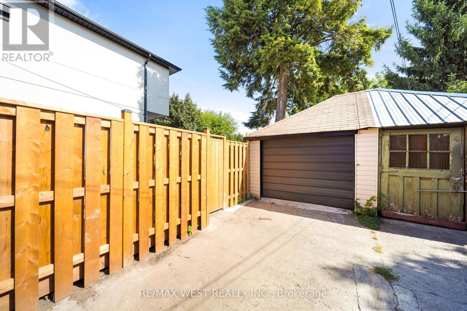 125 Brookside Avenue, Toronto, Ontario  M6S 4G8 - Photo 23 - W12423595
