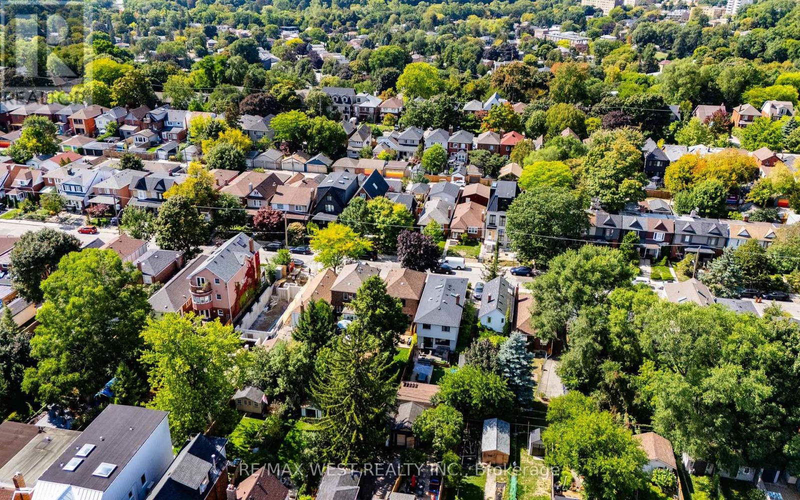 125 Brookside Avenue, Toronto, Ontario  M6S 4G8 - Photo 25 - W12423595