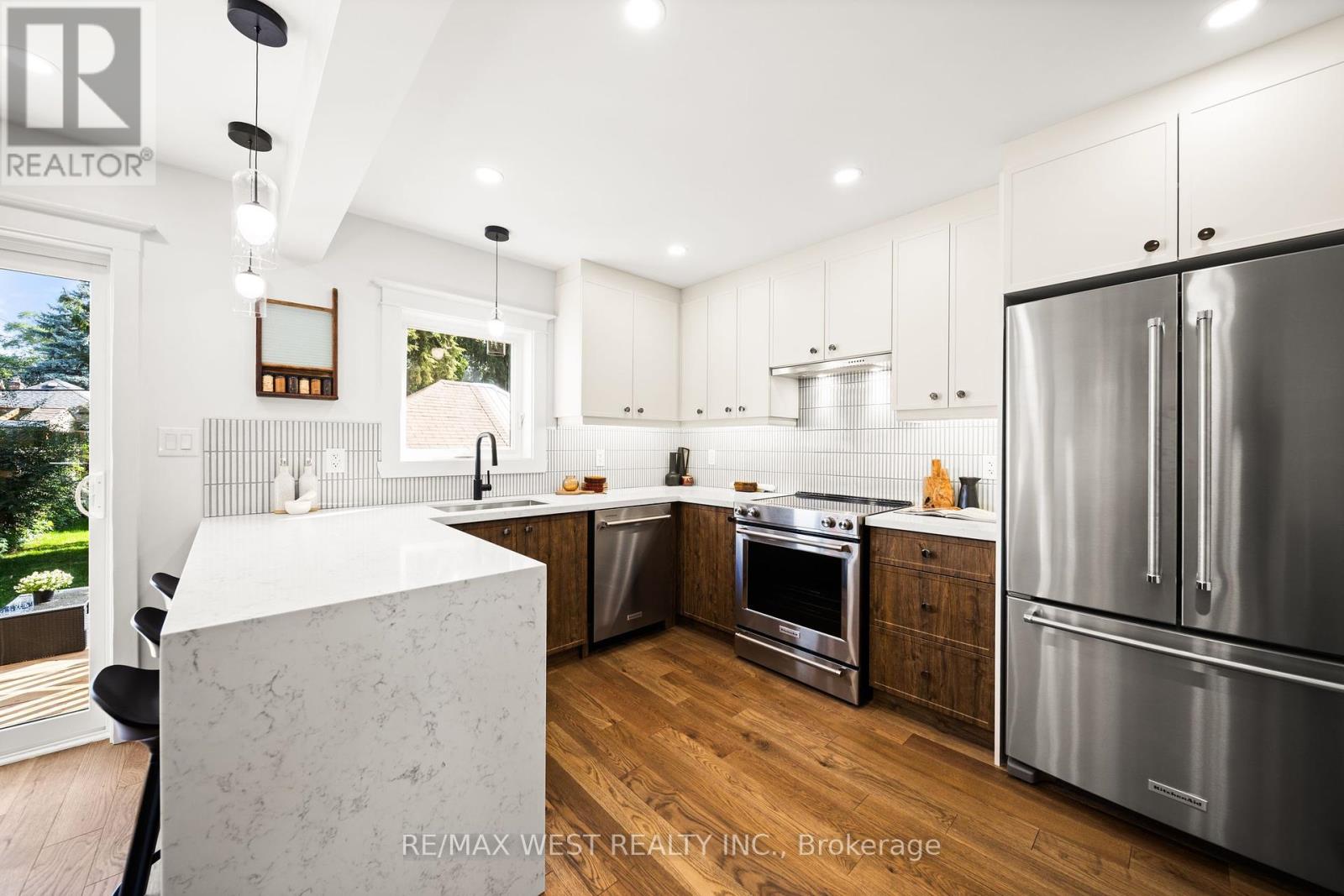 125 Brookside Avenue, Toronto, Ontario  M6S 4G8 - Photo 8 - W12423595