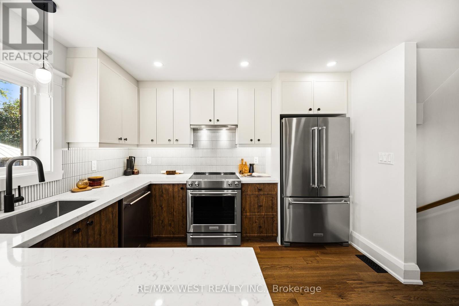 125 Brookside Avenue, Toronto, Ontario  M6S 4G8 - Photo 9 - W12423595