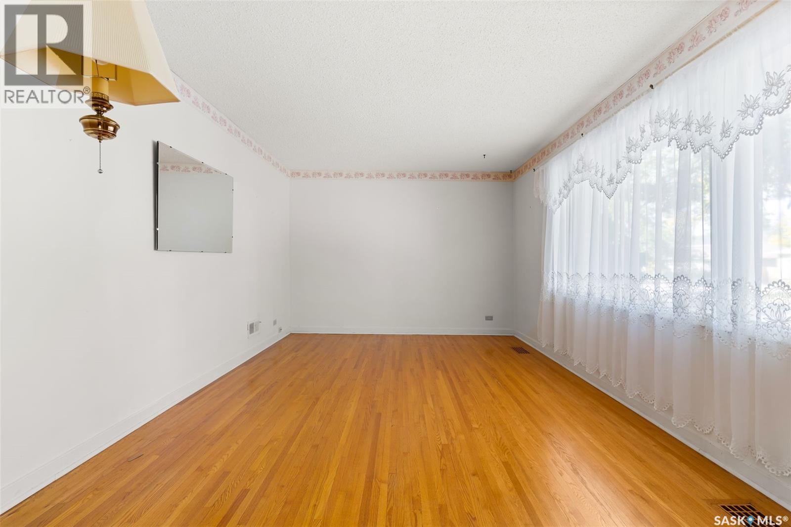 2811 Sinton Avenue, Regina, Saskatchewan  S4S 1K4 - Photo 4 - SK019120
