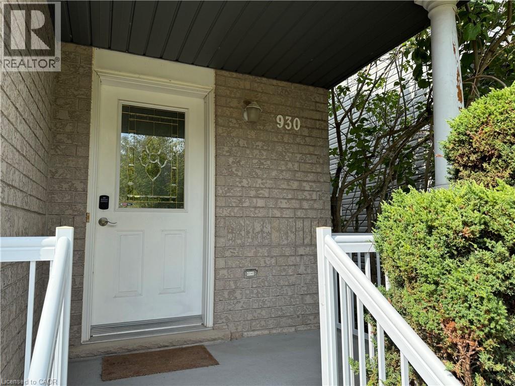 930 Creekside Drive, Waterloo, Ontario  N2V 2W6 - Photo 2 - 40772753
