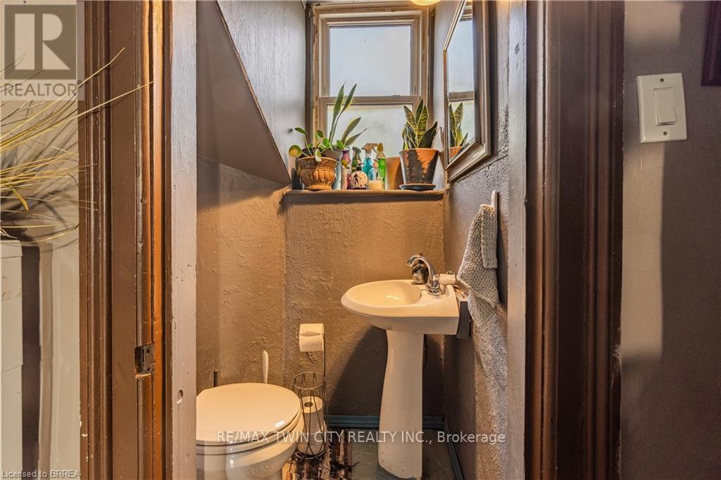 75 Willow Street, Brant, Ontario  N3L 2K8 - Photo 10 - X12423511