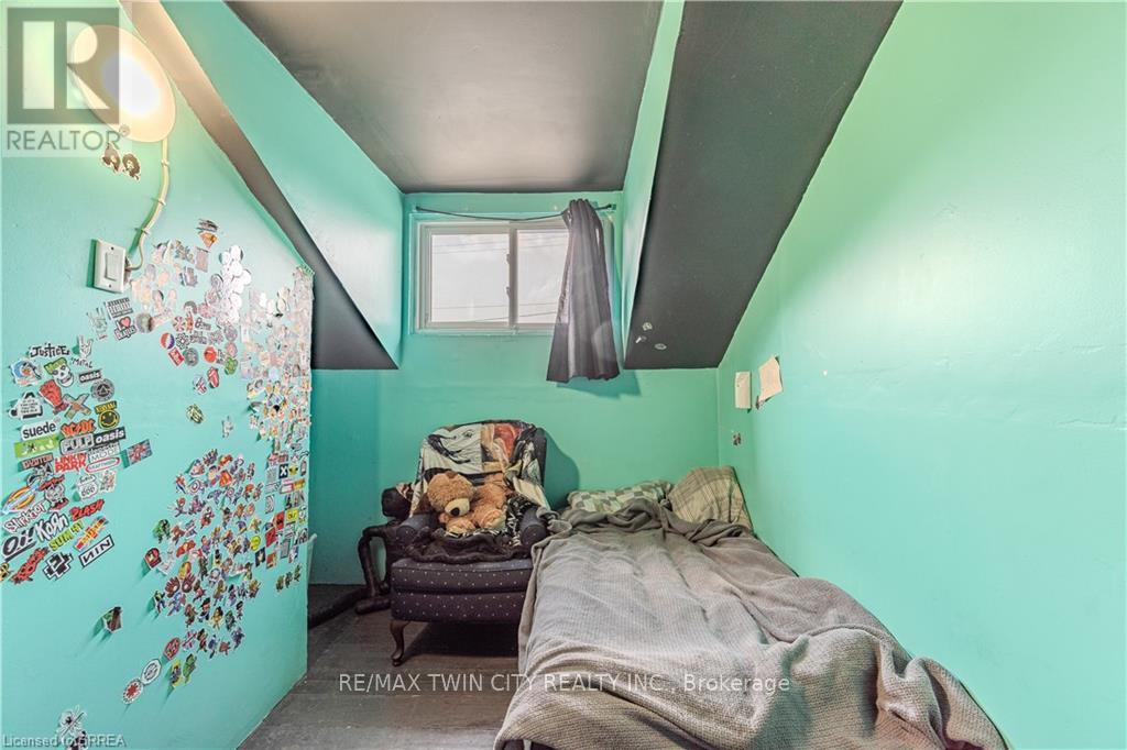 75 Willow Street, Brant, Ontario  N3L 2K8 - Photo 11 - X12423511