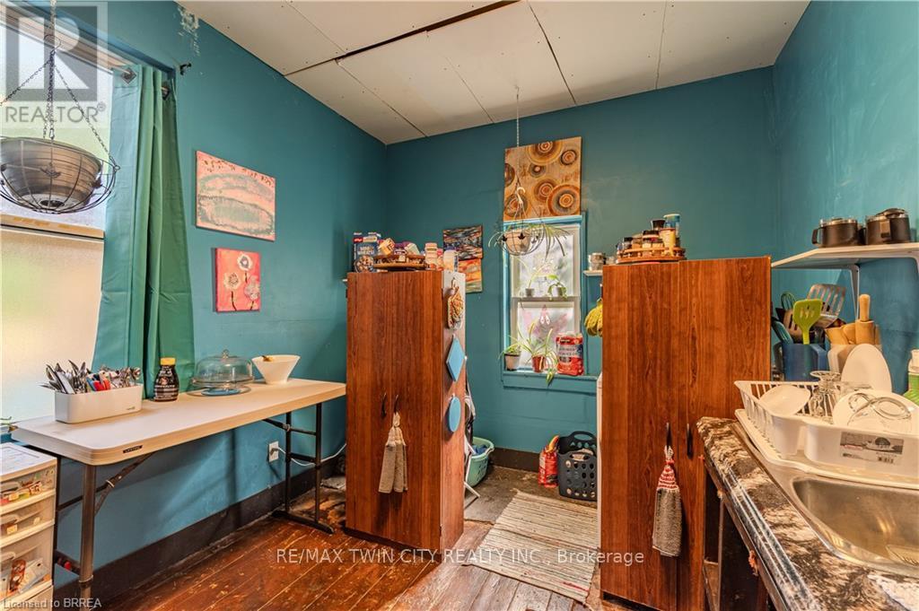 75 Willow Street, Brant, Ontario  N3L 2K8 - Photo 7 - X12423511