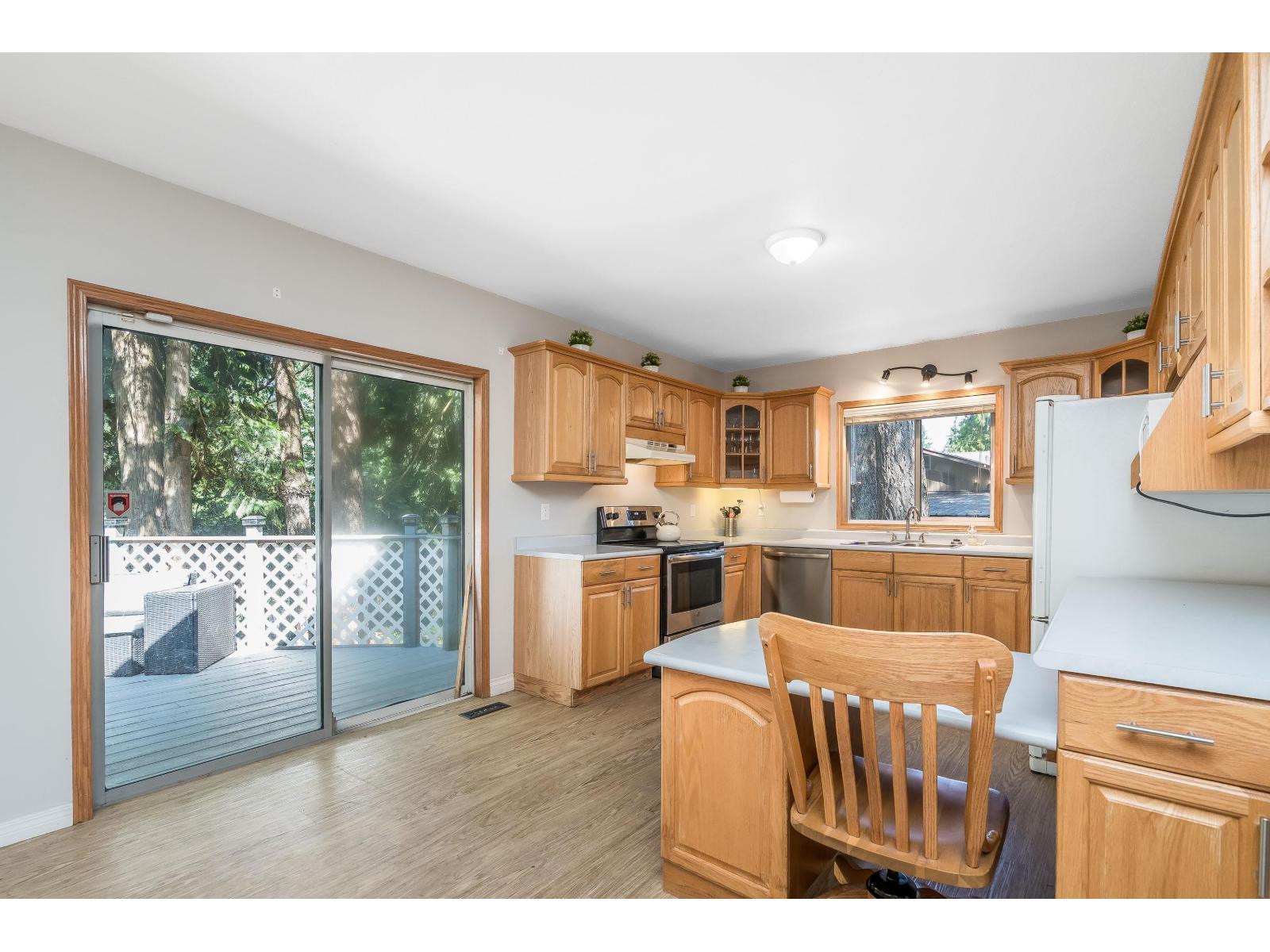 3837 Karen Drive, Cultus Lake North, Cultus Lake, British Columbia  V2R 5A5 - Photo 3 - R3051410