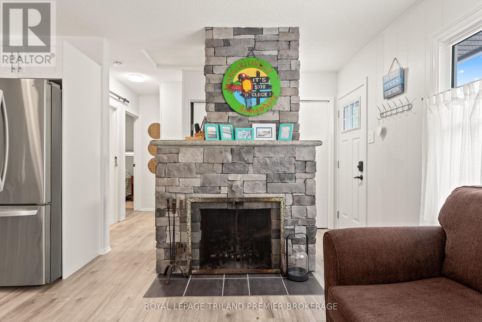9632 Beachway Drive, Lambton Shores, Ontario  N0N 1J3 - Photo 10 - X12423784