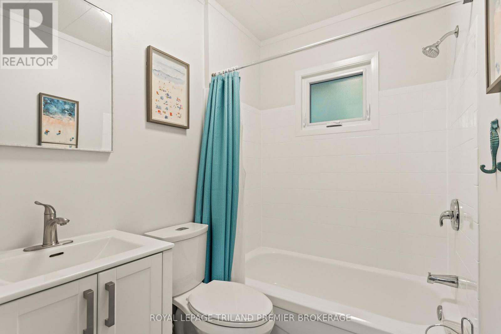 9632 Beachway Drive, Lambton Shores, Ontario  N0N 1J3 - Photo 14 - X12423784