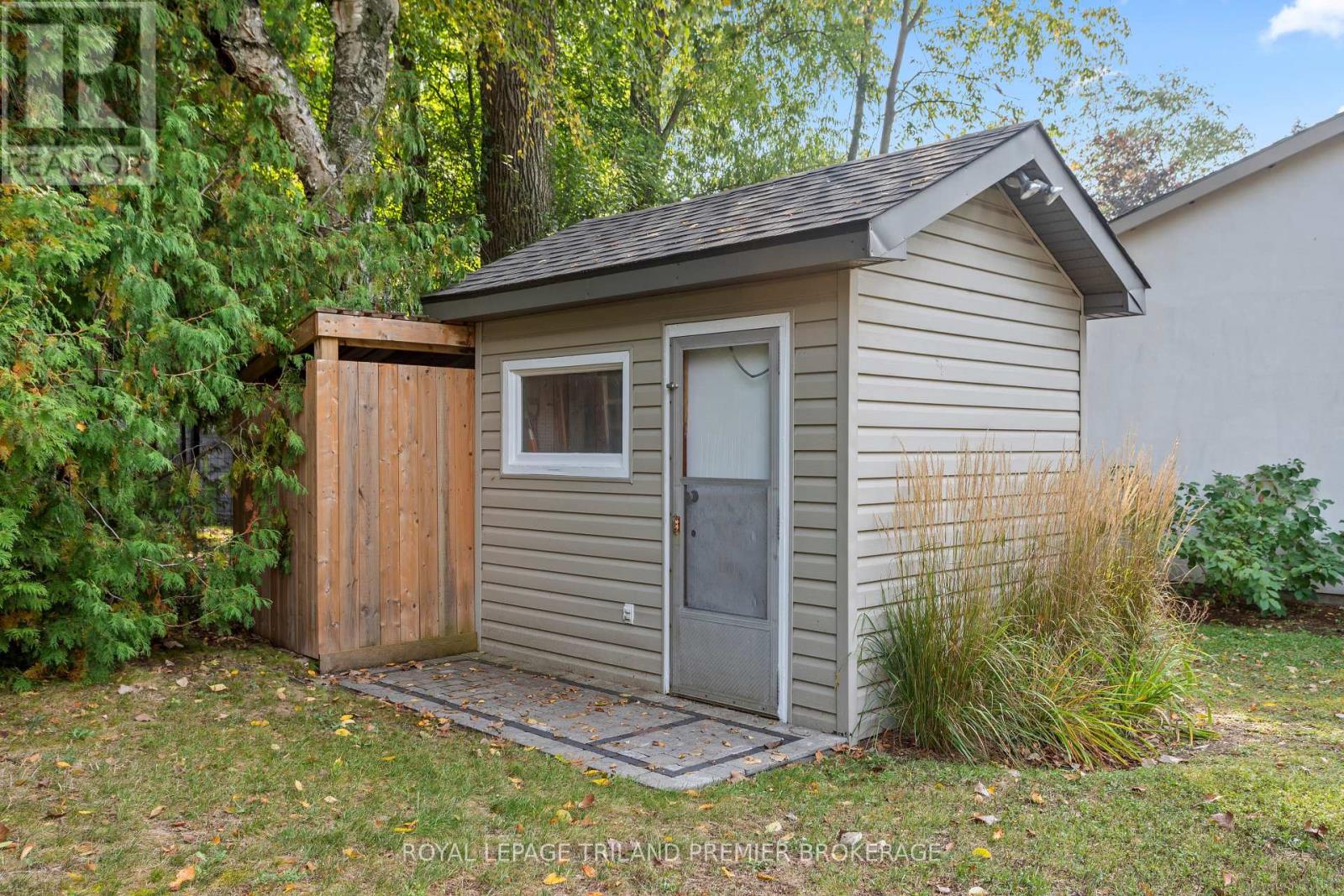 9632 Beachway Drive, Lambton Shores, Ontario  N0N 1J3 - Photo 17 - X12423784