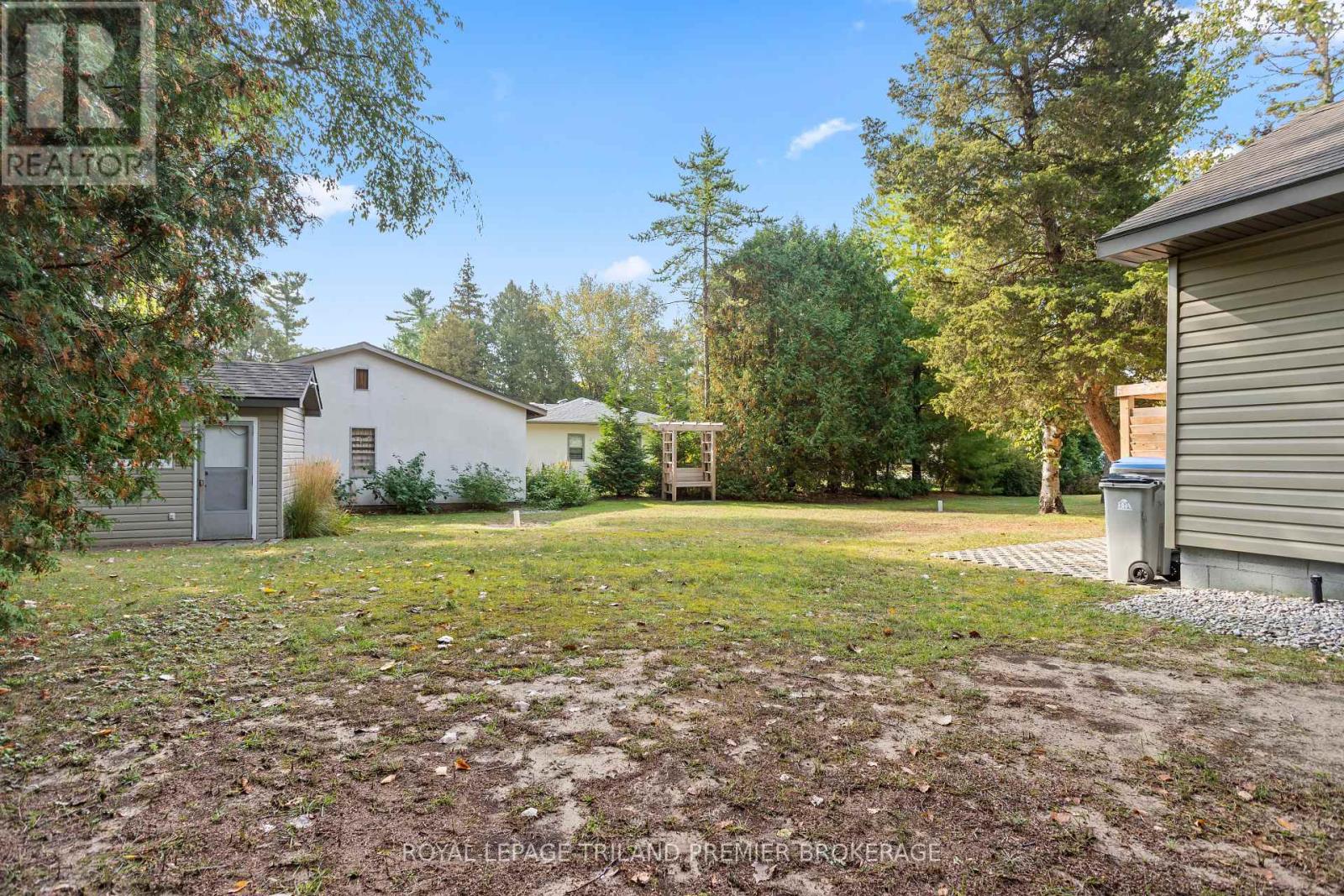 9632 Beachway Drive, Lambton Shores, Ontario  N0N 1J3 - Photo 21 - X12423784