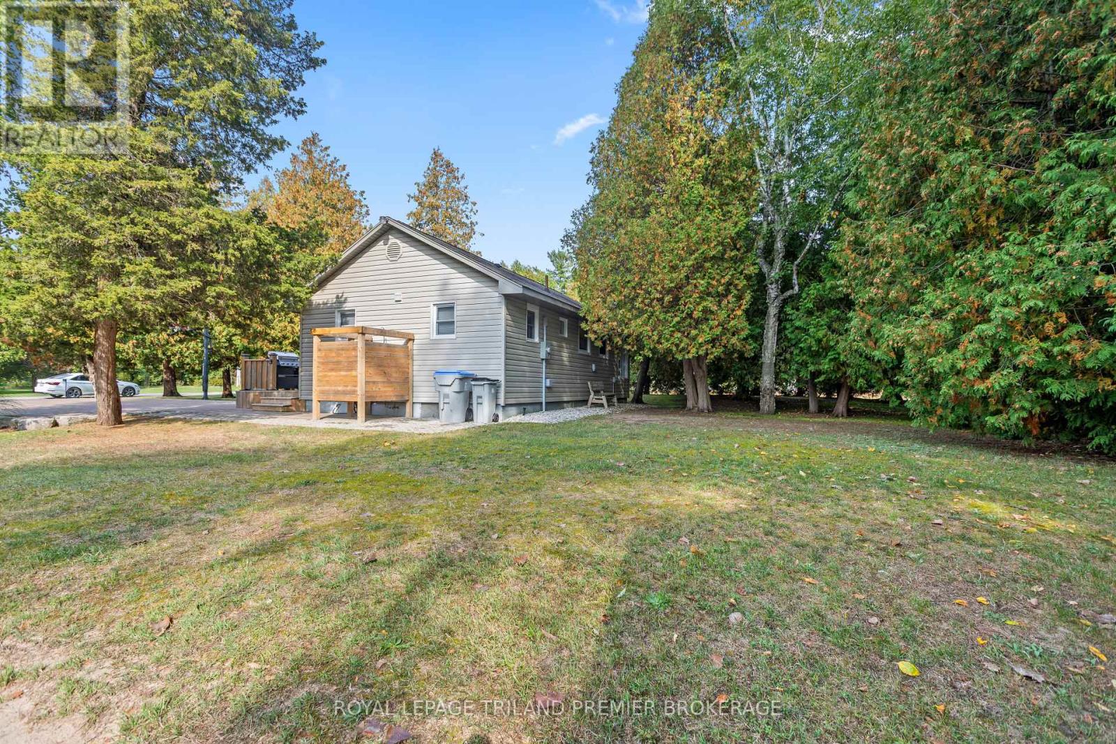 9632 Beachway Drive, Lambton Shores, Ontario  N0N 1J3 - Photo 22 - X12423784